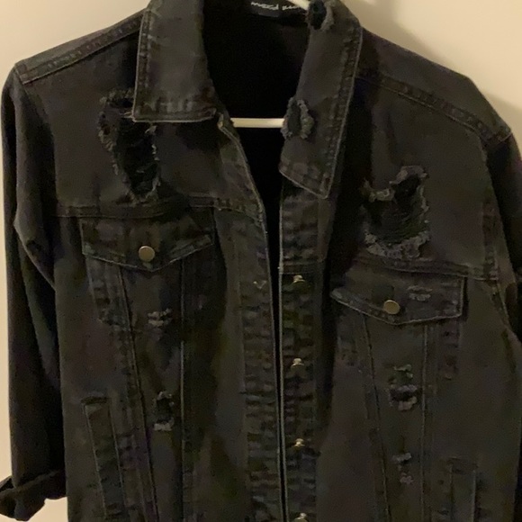 Distressed black denim jacket small - Picture 4 of 7